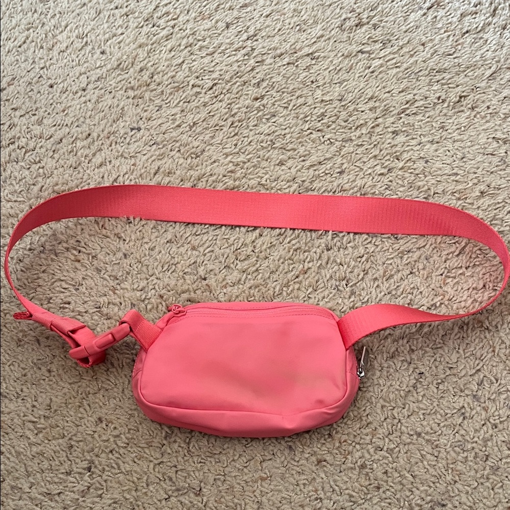 Lululemon Belt Bag in Sakura Pink - Picture 3 of 4